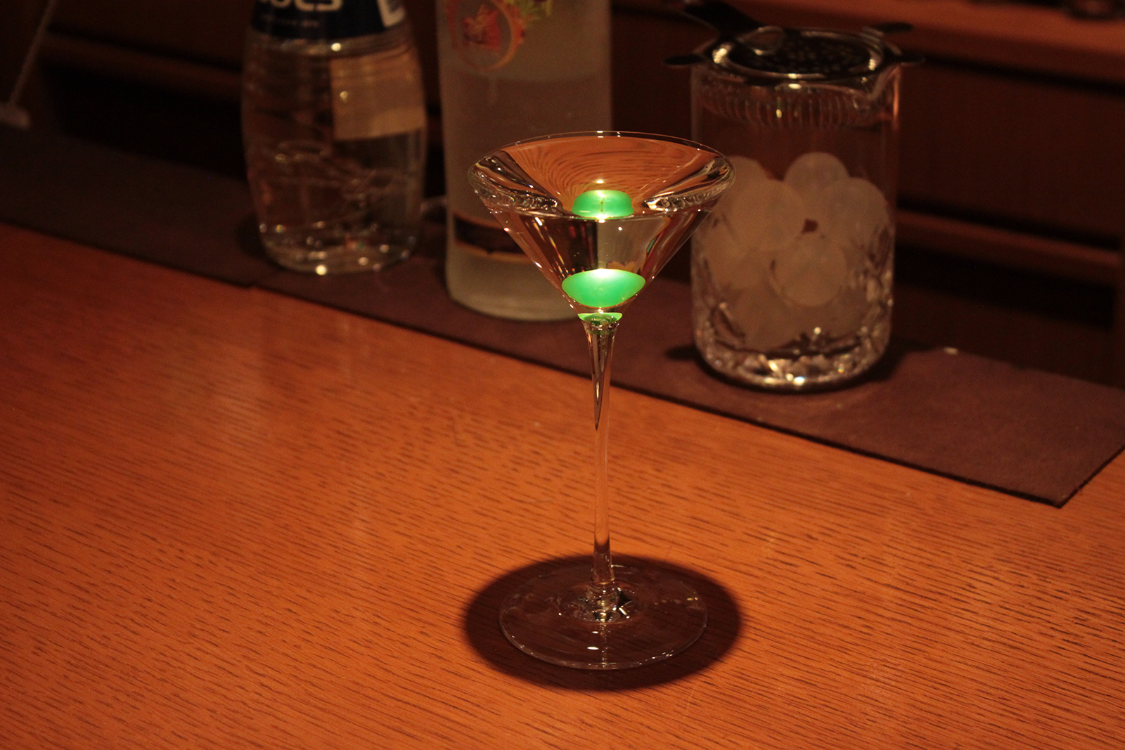 BAR AOTETSUの手仕事による本格カクテル